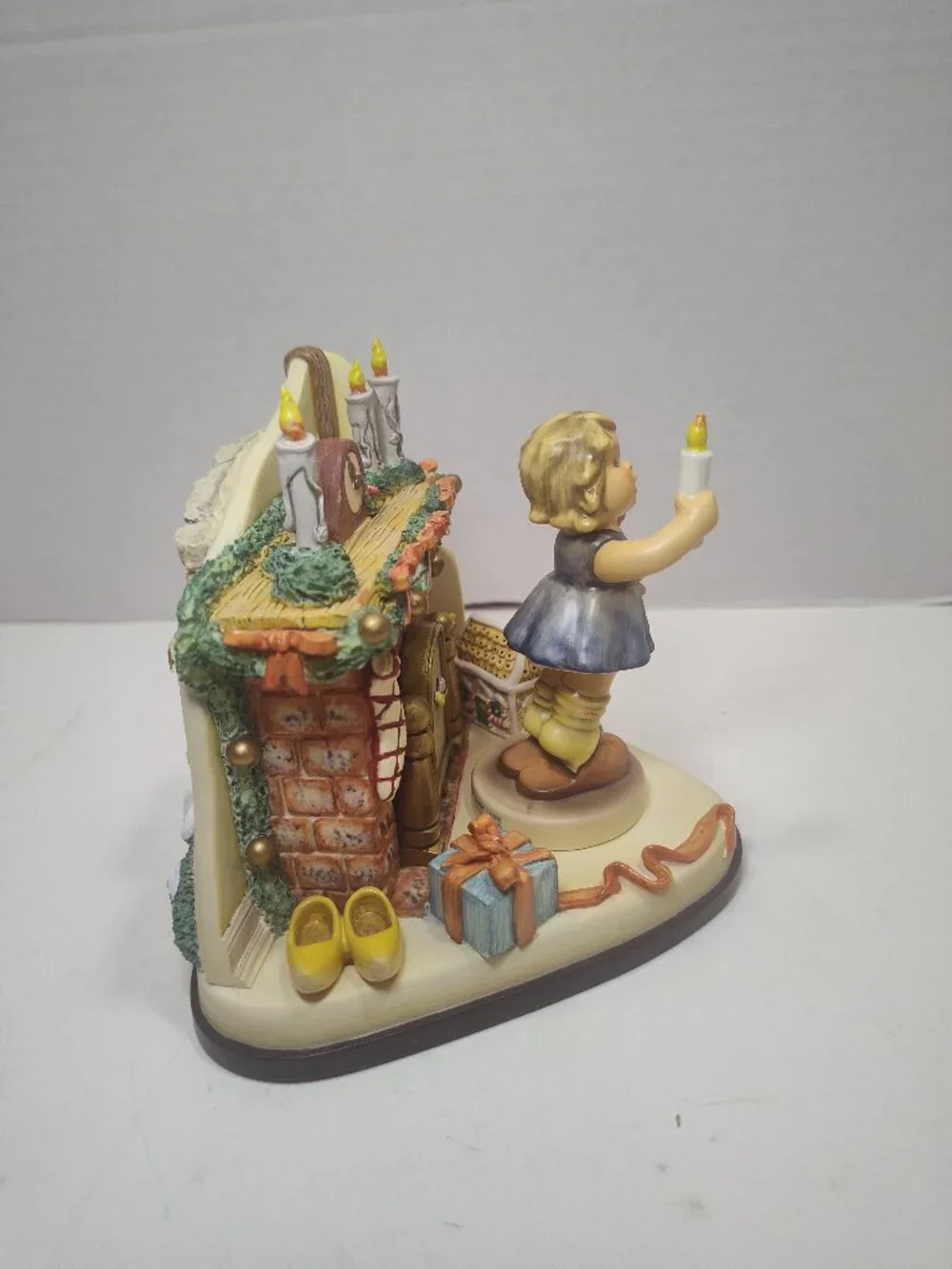 Goebel M.I. Hummel Christmas Wish HUM 2094 Musikfest Collection – 1999